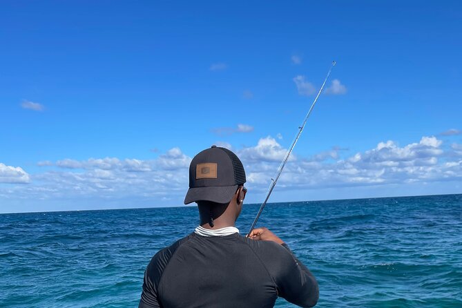 4-Hour Fishing Charter in Nassau - Drinks, snacks, and music keep the boat relaxed