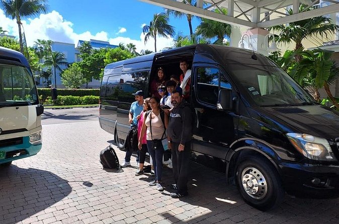 Bahamas Airport One Way Private Transportation (Departure Only) - Child seats make this easier for families