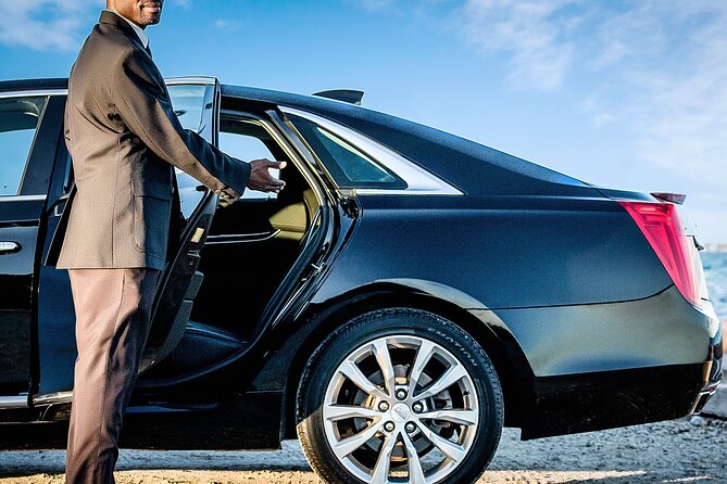 Bahamas Airport Transportation w/Free Grocery Stop-1 Way Private - Meeting your driver at Lynden Pindling International Airport
