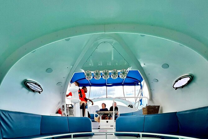 Bahamas on a Semi Submersive Glass Bottom Boat - Commentary, Crew, and Local Drink Samples