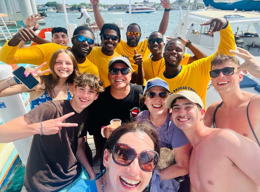 Bahamas: Swimming Pigs & Snorkeling Cruise with Lunch & Rum - Two hours on Rose Island