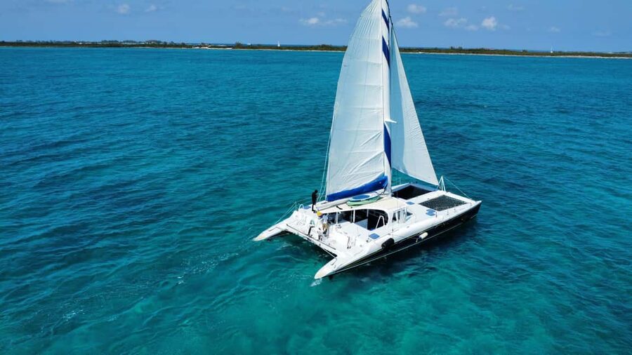 Bahamas: Swimming Pigs & Snorkeling Cruise with Lunch & Rum - How good is the crew?