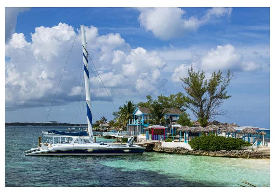 Bahamas: Swimming Pigs & Snorkeling Cruise with Lunch & Rum - The first 50 minutes: cruising toward the swimming pigs