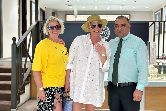 Champagne and Diamond Shopping Experience in Downtown, Bahamas - Why the $25 price can make sense