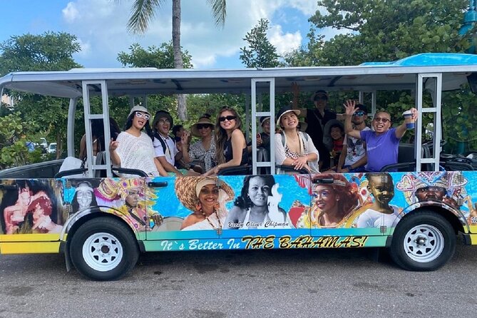 CHIPPIES BAHAMAS Island Tours : Feel The Culture - Meeting the trolley near the Straw Market