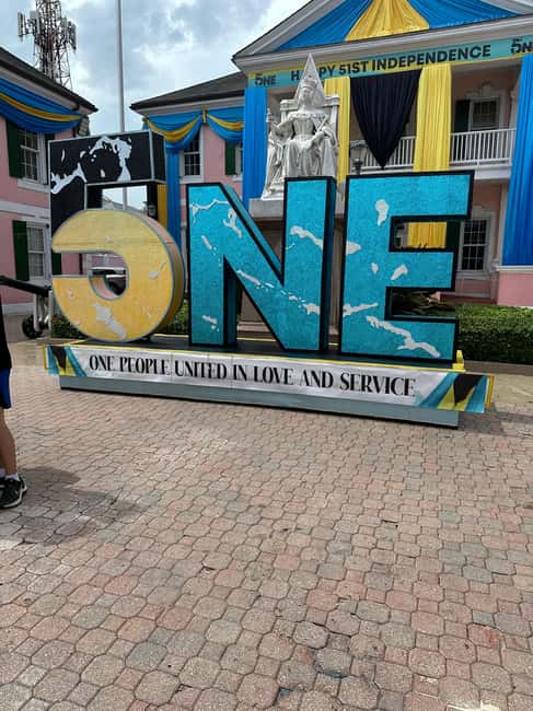 Customizable half day group tour (price per vehicle) - A private bus makes Nassau easier to organize