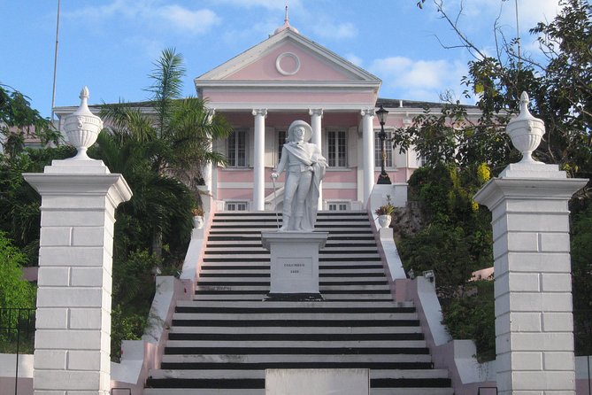 Dilly Dally Walking Tour of Nassau Attractions - Finishing at Nassau’s Straw Market