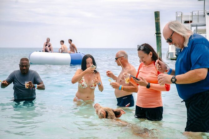 Fast Track Swimming Pigs Encounter - The boat ride past Pearl Island and Atlantis
