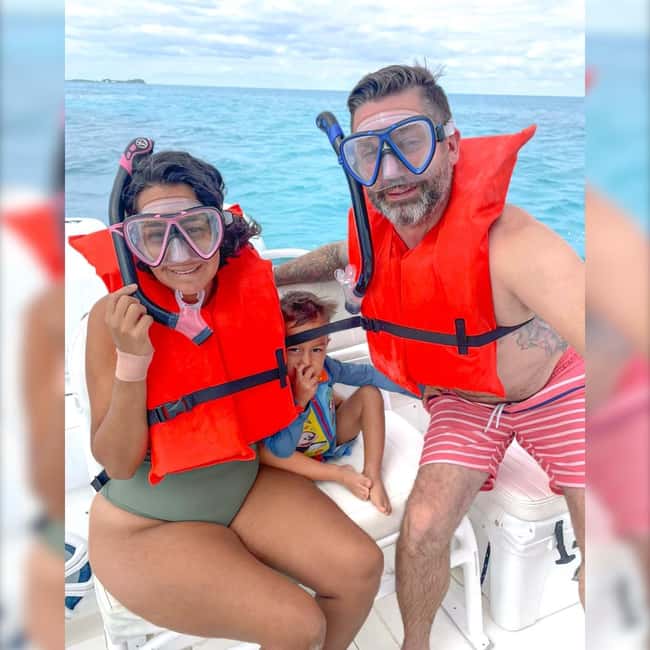 From Nassau: Swim with Pigs Safari - Drinks, snacks, Wi-Fi, and free photography