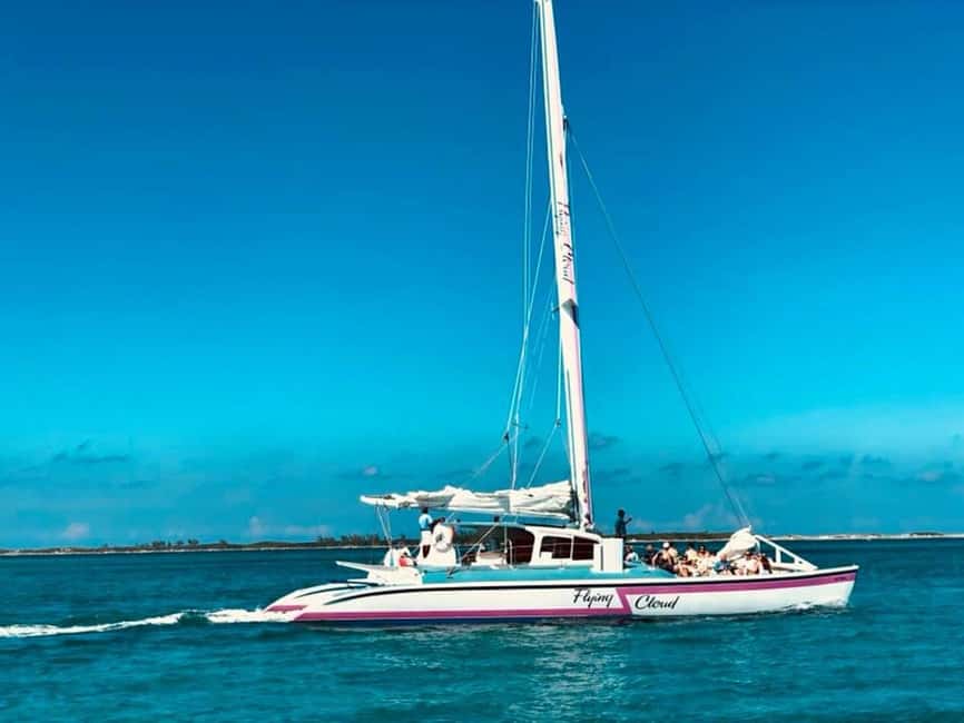 Full Day Sail and Snorkel with Turtles - The return sail through the islands and cays