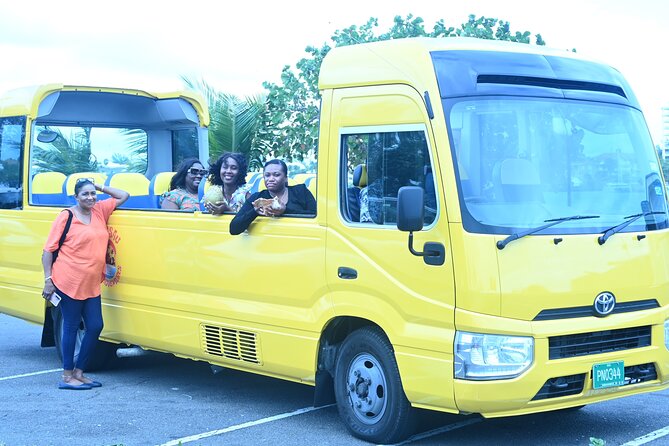 Funky Nassau Deluxe Food Tour - A Taste of The Bahamas - Bush tea, fritters, and a short pause at Tasty Teas Bahamas