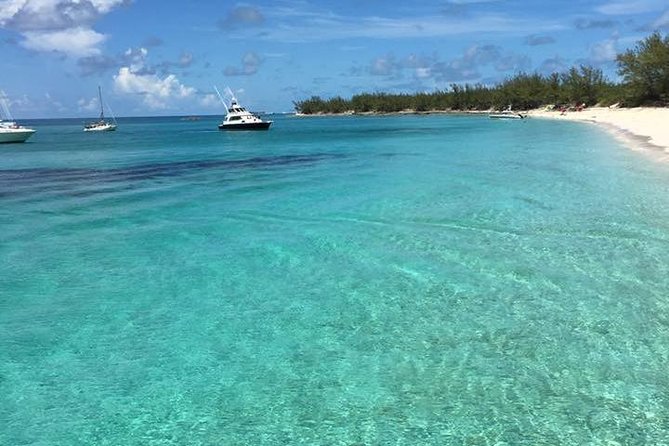 Half Day Snorkeling Tour in the Bahamas - Captain and helper set the tone