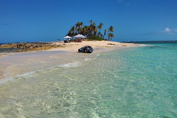 HALF DAY Swiming Pigs and Sharks Tour (Nassau to Exuma by Plane) - The boat ride and seven-island format