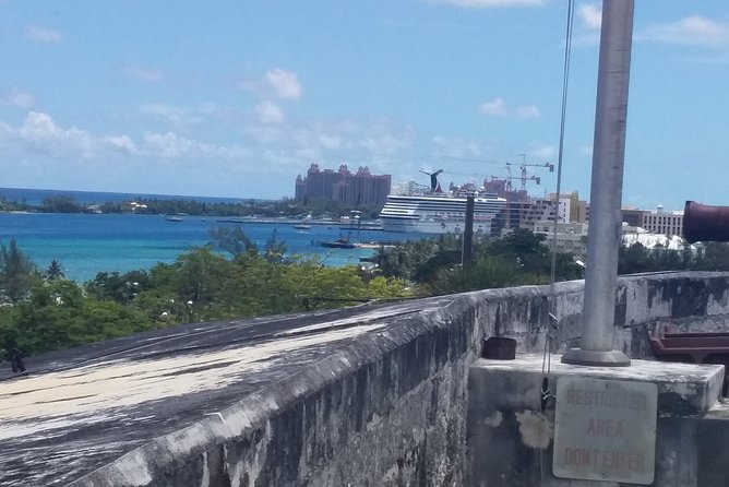 Island City Tour - The Straw Market closes the route