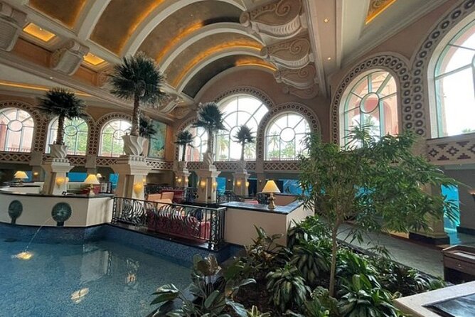 Island Tour,Beach & Lunch stop at Fish fry in Nassau Bahamas - A quick way to see New Providence Island