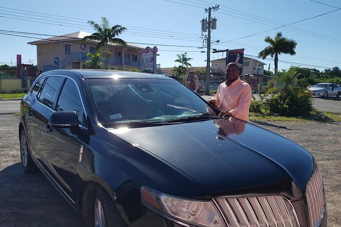 Luxury MKT Town Car Private Roundtrip Transfer - Fast track for international airport lines