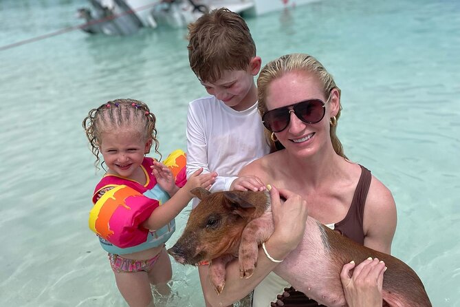 Nassau: 3 islands Pigs,Turtles,Snorkel & Beach Club with lunch - Captains make or break this boat day