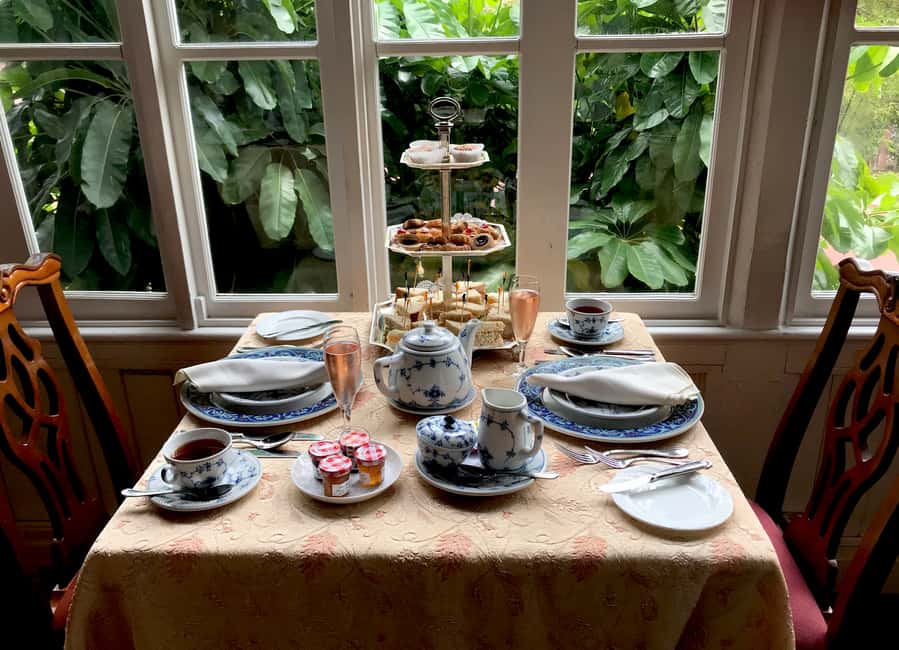 Nassau: Afternoon Tea at Graycliff Hotel and Restaurant - Entering Graycliff for a quieter Nassau break