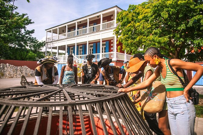 Nassau Bahamas Pirate Rum Tour - The Guides Set the Tone