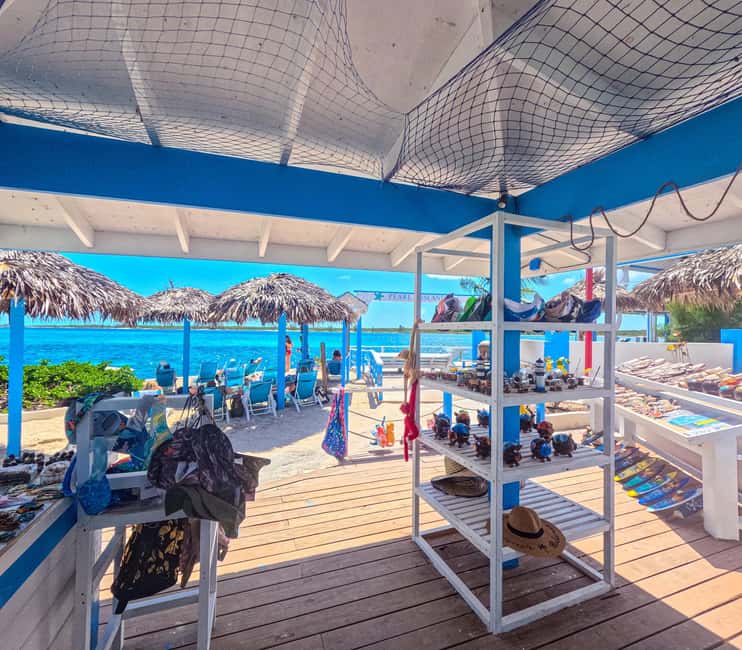 Nassau: Beach Day at SunCay incl. Lunch - Boat Tour - The straw market and massage saloon
