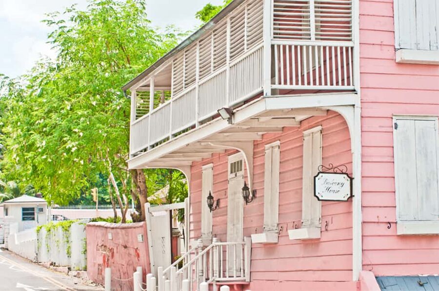 Nassau: Bites and Sites Food and Cultural Walking Tour - Stories between the tastings