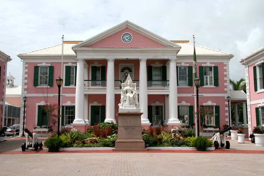 Nassau: E-Scooter Tour with Food Tasting and Local Drinks - National Art Gallery and the story of Junkanoo