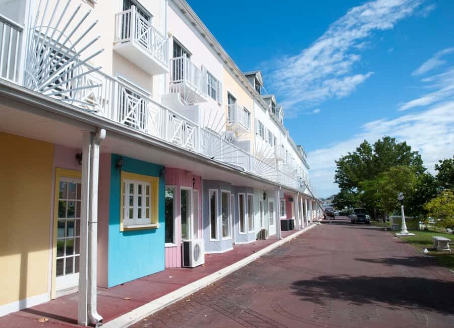 Nassau: E-Scooter Tour with Food Tasting and Local Drinks - Rawson Square: a practical starting point