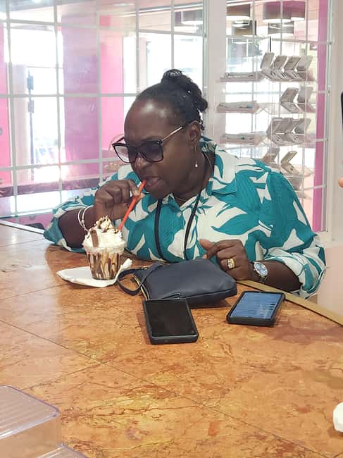 Nassau: Electric Bus Tour with Food & Drink Samples - Rum Cake Factory: Nassau’s sweetest stop