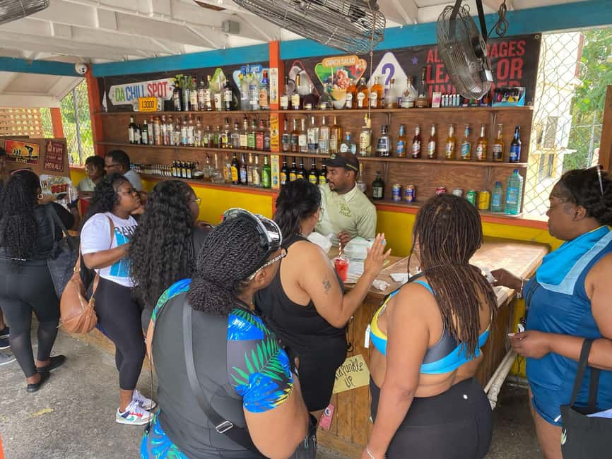 Nassau: Electric Bus Tour with Food & Drink Samples - Greycliff Chocolate Factory: a small luxury in the middle of the tour