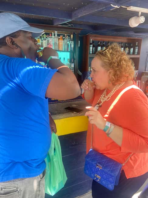 Nassau: Historic City Tour with Drink and Food Tasting - Rum cake, chocolate, and sweet Bahamian stops