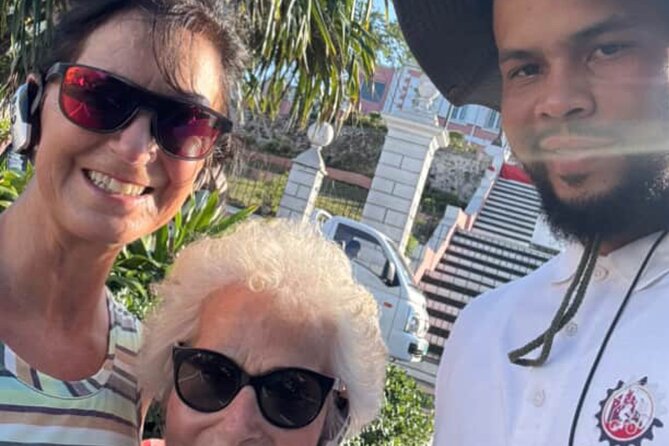 Nassau Historical Walking Tour - Government House and a slower photo stop