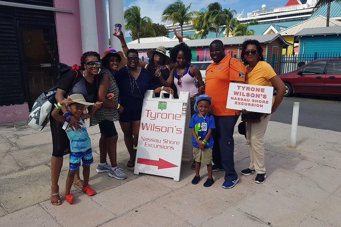 Nassau Island Highlights Sightseeing Tour - What the guide adds to the ride