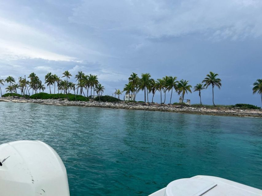 Nassau: Island Hopping Boat Trip with Lunch & Drinks - Crew service can shape the whole day