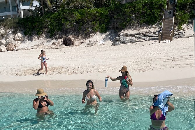Nassau Optional Cay Hopping Tour on Rose and Pearl Island plus - The crew shapes the mood of the boat