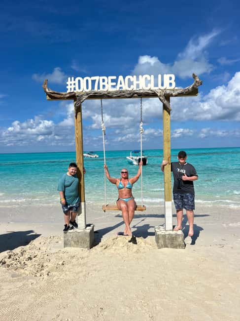 Nassau: Pigs, Snorkel, Turtles, Lunch, Private Beach Club - What the crew adds to the day