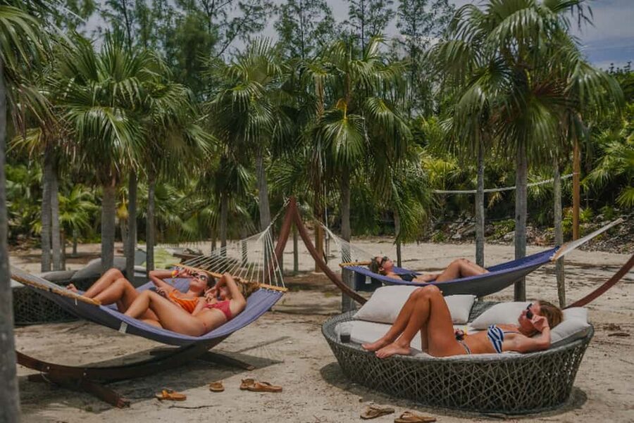 Nassau: Rose Island's Sand Dollar Beach Resort - Reaching Rose Island by boat