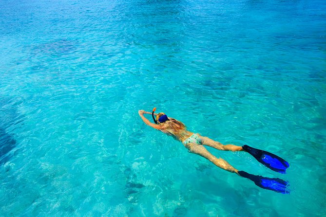 Nassau Sail & Snorkel Adventure with 1 Hour Open Bar - The ride across Nassau Harbour