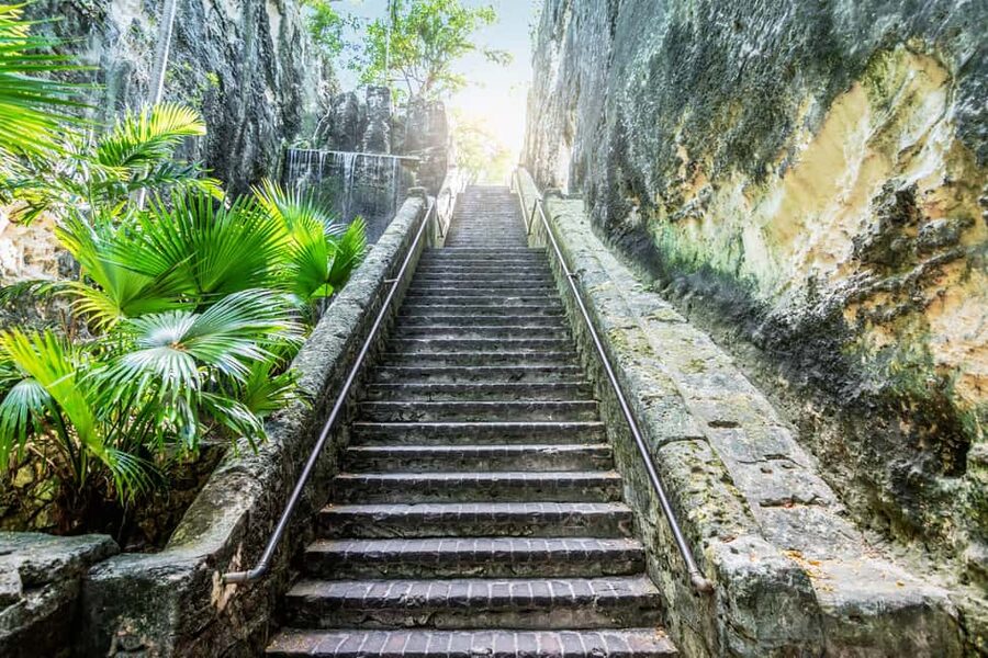 Nassau: Sightseeing, Snorkeling, & Shopping Tour with Pickup - New Providence Cave and its pirate connection