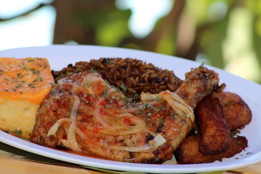 Nassau: Sip, Sample & See, Food & History Bus Tour - A full Bahamian lunch to finish