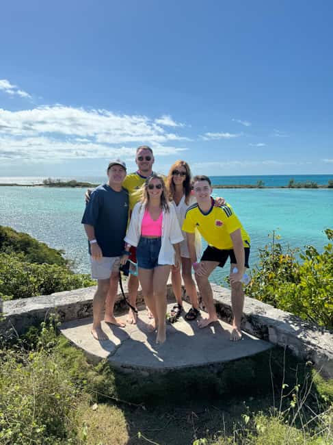Nassau: Swimming Pigs and Turtles Boat Tour with Snorkeling - Athol Island and the swimming pigs