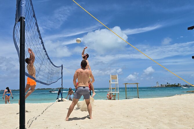 Nassau Swimming Pigs: Snorkeling, Lunch & Private Beach Club - Free photos and video are a real advantage
