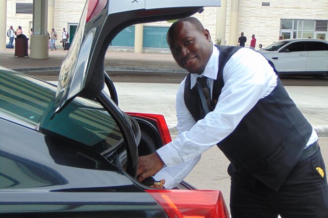 One Way Private Bahamas Airport Transportation with Free Wifi - Cruise-port pickup follows a different meeting point