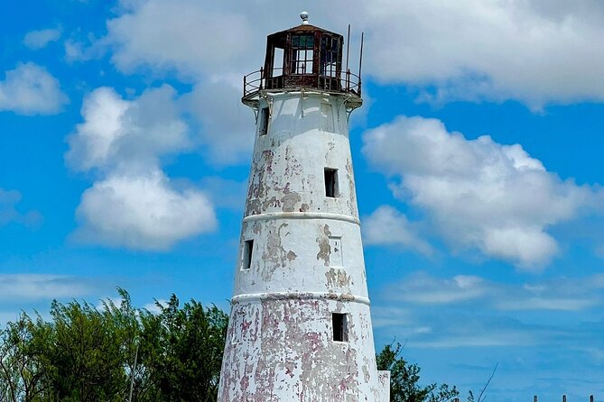 Private 2-Hour Tour in Nassau - Cruising through Nassau’s historic harbor