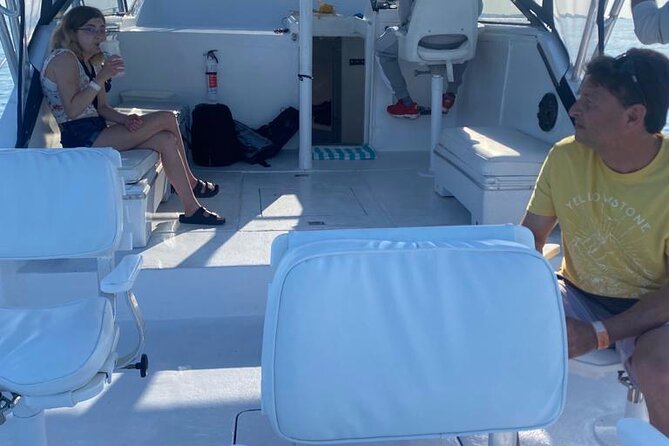 Private 38' Defender Sportfishing/Swim with Pigs in Nassau - Rose Island’s First Reef and Colorful Fish