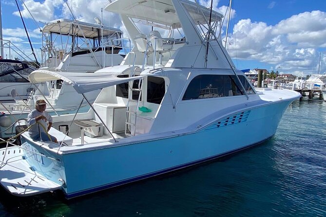 Private 45 Hatteras Sportfishing in Nassau - Nassau Harbor sightseeing and island views