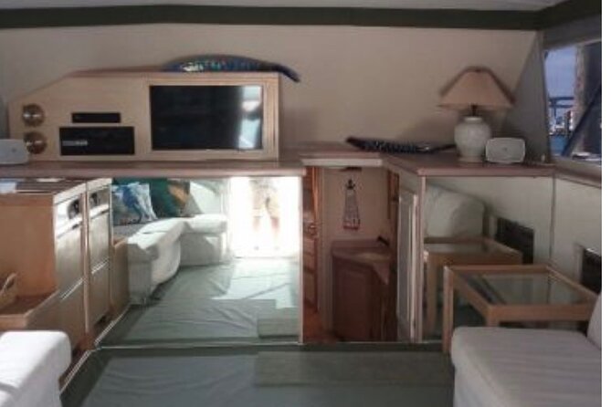 Private 45 Hatteras Sportfishing in Nassau - Reef fishing for families and first-time anglers