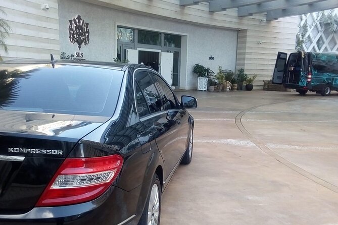 Private Airport Transfers Bahamar, Paradise Isld Airbnbs, Nassau. - Finding the third bench after arrival