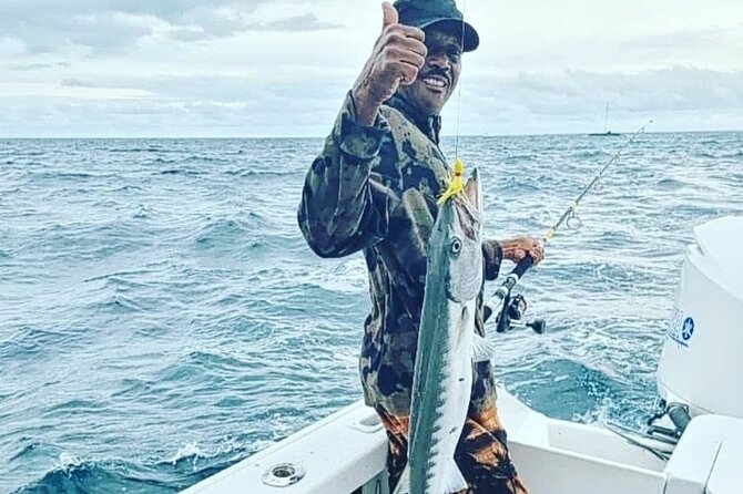Private Charter for snorkeling, swimming pigs, turtles & fishing.... - What the 35-foot Donzi adds to the day