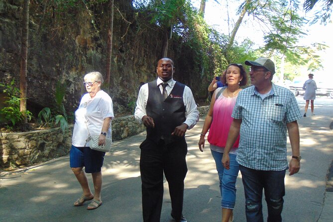 Private Guided Island Tour in Nassau Bahamas -Free Wifi & Drinks - Fort Fincastle and the Queen’s Staircase