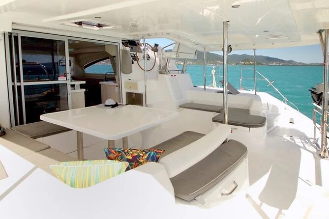 Private Luxury Catamaran Charter in Nassau - Key points about the Clicquot charter